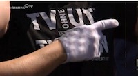 Protest mit weien Handschuhen