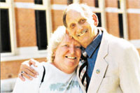der gehrlose Australier Darryl Beamish mit Frau