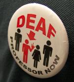 Button als Zeichen der Solidaritt : Deaf Professor Now