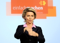 Pressekonferenz: Bundeskabinett beschliesst Aktionsplan