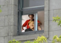Merkel am Fenster