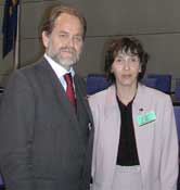 Dr. Hans-Uwe Feige mit Dolmetscherin Heike Barth (Leipzig) im Plenarsaal des Bundestages, Foto: Petra Pau, Berlin